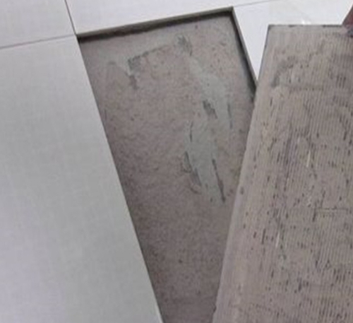 南平市瓷砖空鼓维修公司分享瓷砖铺贴时如果打浆（即涂抹在瓷砖背面和基层上的砂浆或瓷砖胶）过少，会带来以下问题